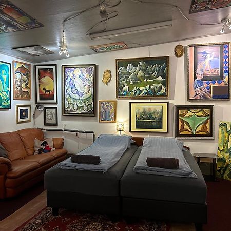 Brimarsbru Sleep Inn-Art Gallery Njarthvik Eksteriør billede